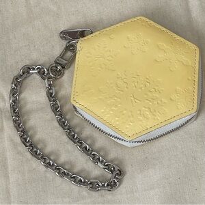 LOUIS VUITTON ⭐️VERNIS PORT MONNAIE FLOCON MM PERLE W/UNBRANDED WRISTLET CHAIN⭐️